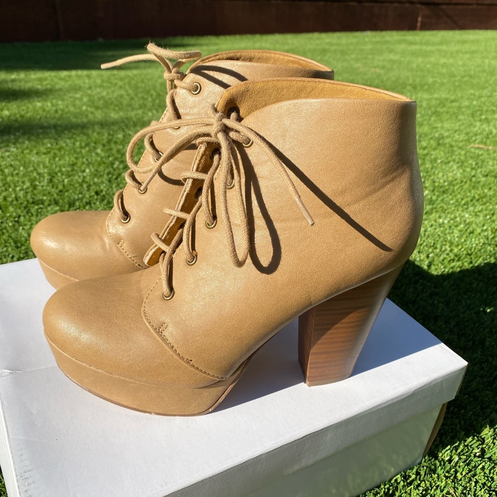 Soda tan/beige platform ankle boots!